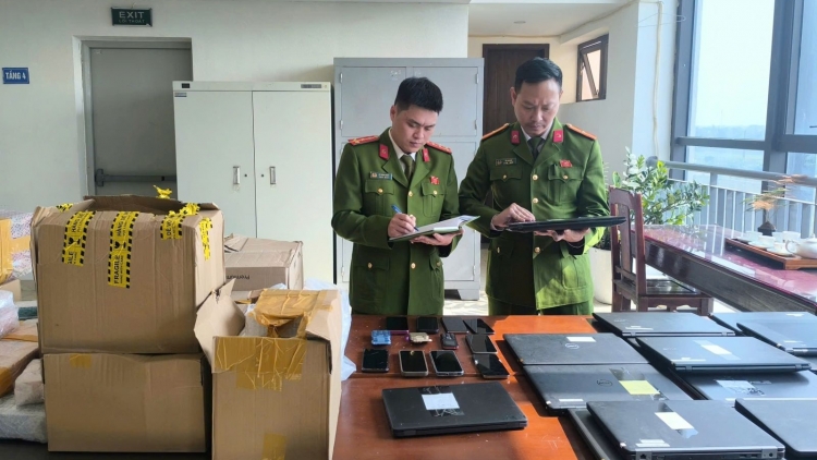 Bóc gỡ đường dây lừa đảo mua hàng trúng thưởng trên mạng