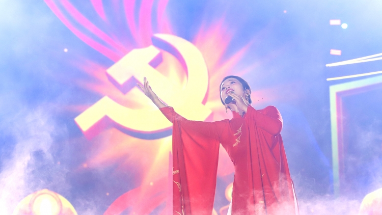 Quảng Ninh: 50 nghìn khán giả hoà ca mừng thành công Đại hội Đảng toàn quốc XIV