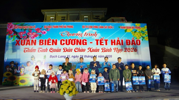 Tết sớm cùng quân và dân đặc khu Bạch Long Vĩ