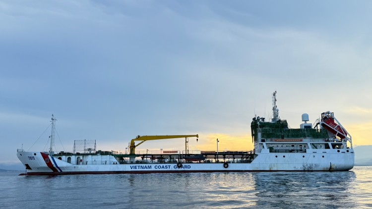 Những con tàu nơi tuyến đầu gửi niềm tin về Đại hội XIV của Đảng