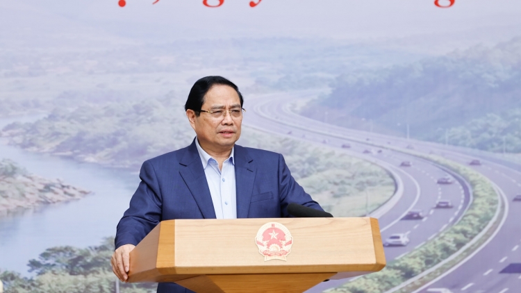 Thủ tướng Phạm Minh Chính đề nghị "dứt khoát không chia nhỏ gói thầu"