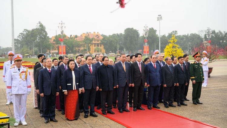 Thời sự 12h 13/2/2026: Lãnh đạo Đảng, Nhà nước viếng Chủ tịch Hồ Chí Minh nhân dịp Tết Nguyên đán