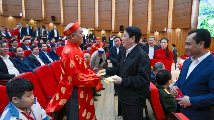 Chủ tịch nước Lương Cường thăm chúc Tết Đảng bộ, chính quyền, nhân dân tỉnh Lào Cai