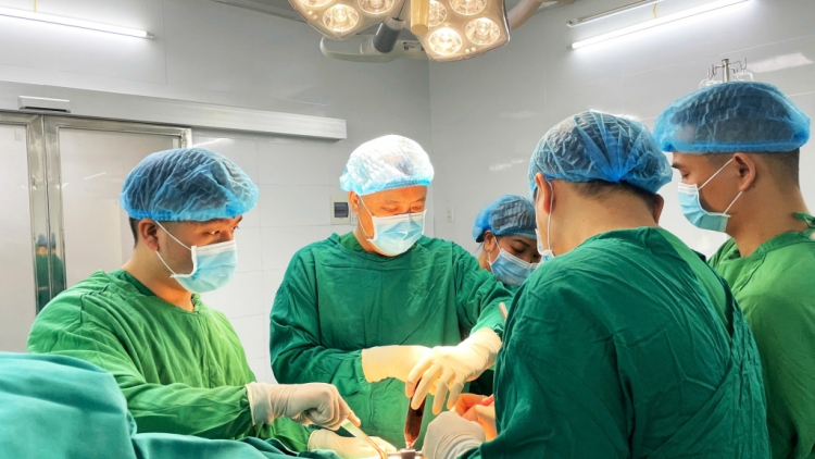 Làm chủ kỹ thuật chuyên sâu, nâng cao chất lượng khám, chữa bệnh