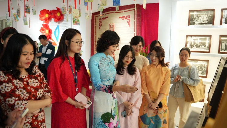 Triển lãm “Tết xưa – Dòng chảy Di sản Việt”: Đưa di sản tư liệu vào giáo dục trải nghiệm