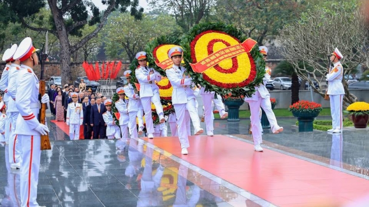 Thời sự 18h 13/2/2026: Lãnh đạo Đảng, Nhà nước vào Lăng viếng Chủ tịch Hồ Chí Minh