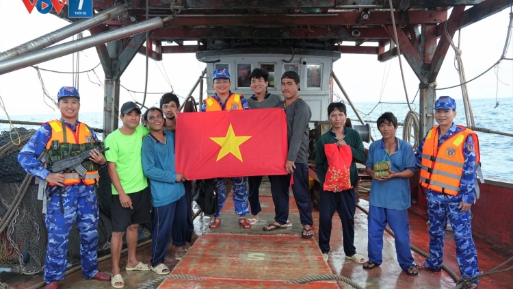 Siết chặt chống khai thác thủy sản bất hợp pháp trên vùng biển giáp ranh dịp Tết Nguyên Đán