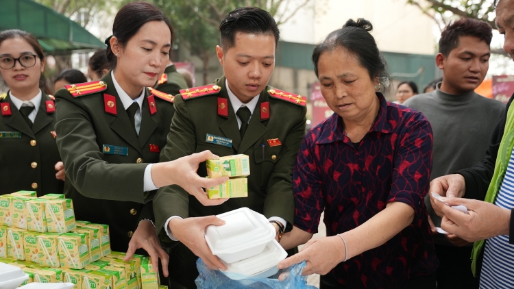 “Suất ăn yêu thương” – Hơi ấm Xuân từ lực lượng Công an Thủ đô