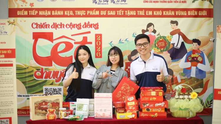 Chiến dịch cộng đồng “Tết chuyền tay” mang niềm vui đến trẻ em khó khăn vùng biên giới	