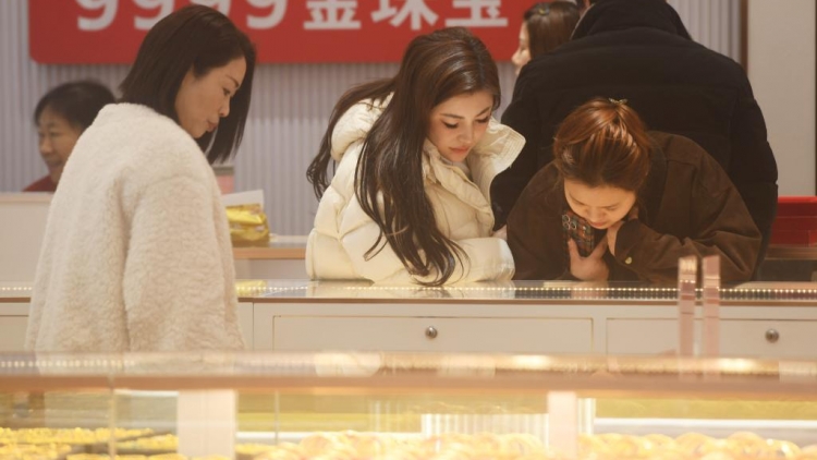 Người Trung Quốc đổ xô mua vàng dịp Tết