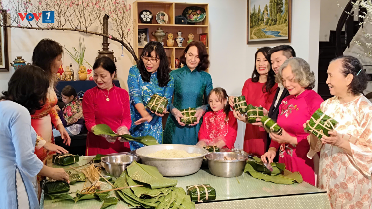 Lan toả hương sắc tết Việt