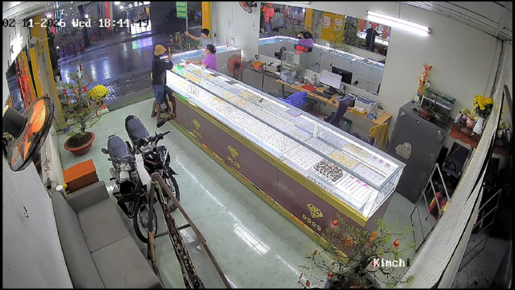 Cướp tiệm vàng ở TP.HCM bị bắt khi đang tổ chức sử dụng ma tuý