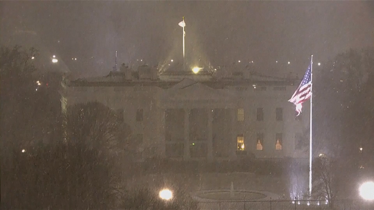 Bão mùa đông khiến bờ Đông nước Mỹ tê liệt