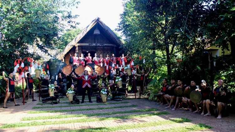 Những buôn làng hạnh phúc nơi đại ngàn Đắk Lắk