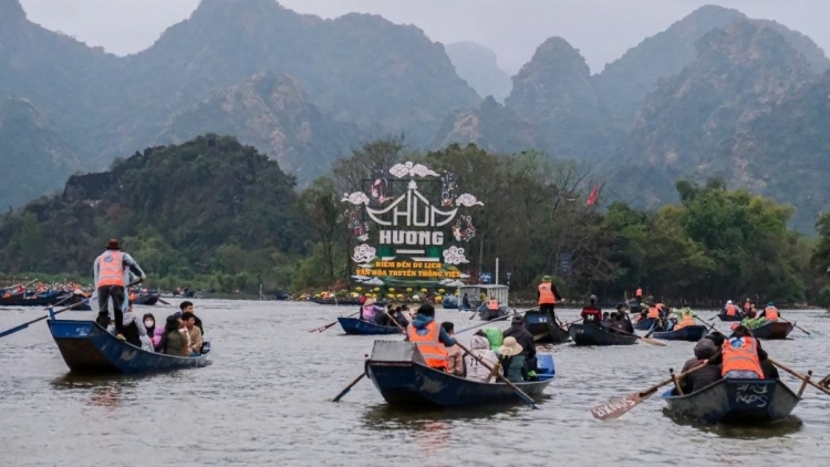 Thời sự 6h 18/2/2026: Lễ hội du lịch Chùa Hương năm 2026 chính thức diễn ra từ hôm nay