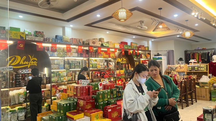 “Vị quê” chiếm lĩnh thị trường quà Tết Thái Nguyên