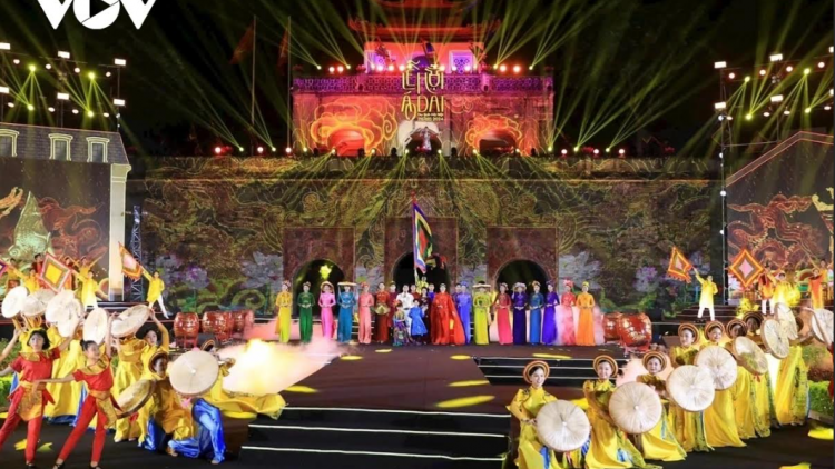 Khi hồn Việt bừng sáng