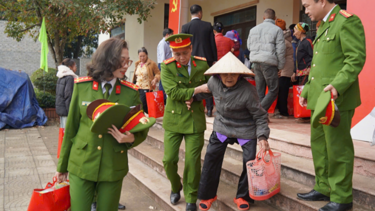 Tết ấm cho nhân dân