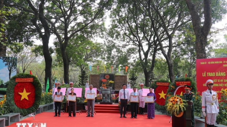 Thời sự 6h 11/2/2026: Trao Bằng Tổ quốc ghi công cho 49 AHLS Biệt động Quân khu Sài Gòn- Gia Định