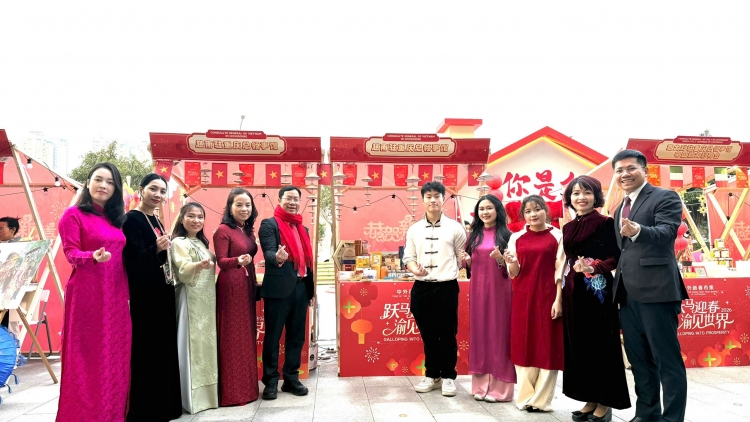 Hương vị Việt Nam lan tỏa tại Hội chợ quốc tế mùa Xuân ở Trùng Khánh, Trung Quốc