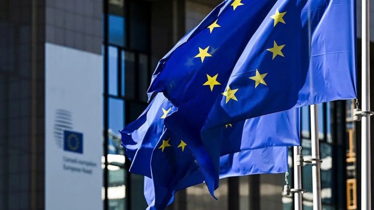 EU tìm cách tăng sức cạnh tranh: Đức kêu gọi bãi bỏ quy định, Pháp thúc đẩy liên minh năng lượng