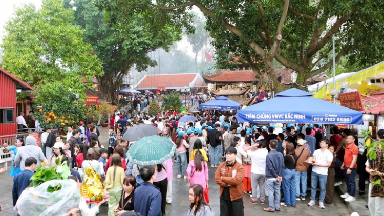 Môi trường lễ hội đầu năm - Khi ý thức cộng đồng quyết định sự bền vững