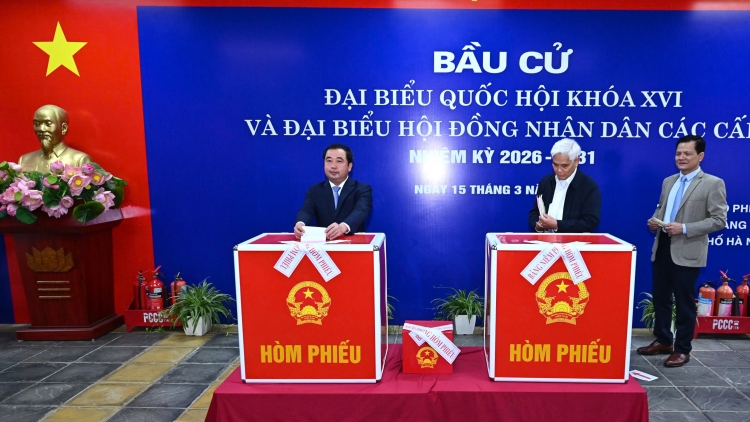 Ủy viên Bộ Chính trị Trần Đức Thắng thực hiện quyền cử tri tại phường Giảng Võ