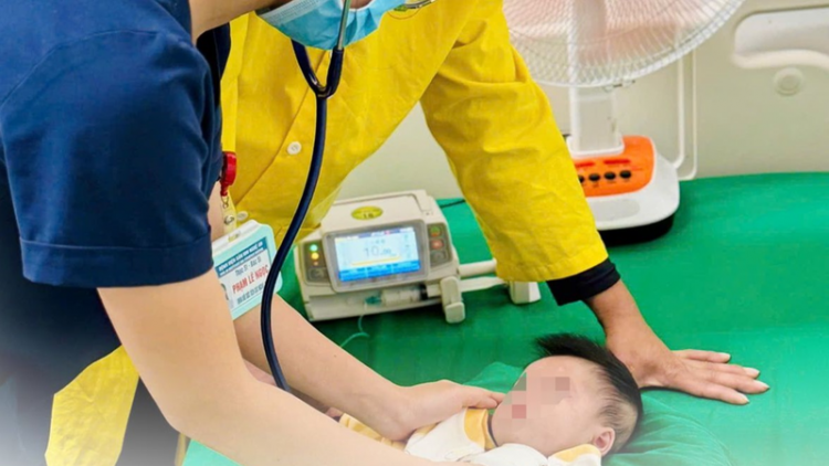 Cứu sống bé 4 tháng tuổi mắc tim bẩm sinh nguy kịch tại Nghệ An
