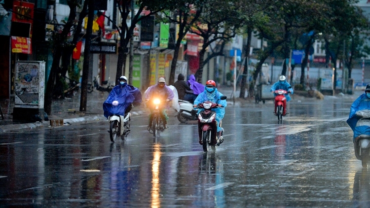 Thời tiết ngày 1/4: Miền Bắc mưa dông rải rác, Nam Bộ nắng nóng gia tăng