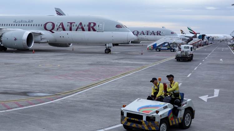 Thời sự 21h30 1/3/2026: Hàng nghìn hành khách bị mắc kẹt do nhiều sân bay tại Trung Đông đóng cửa