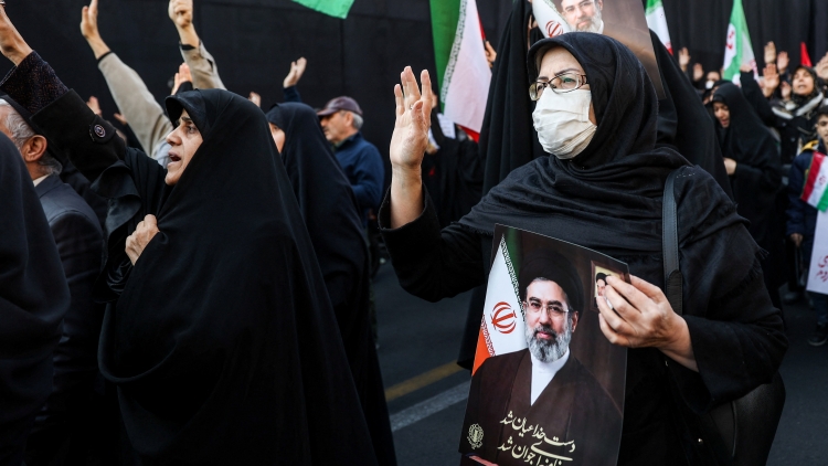 Người Iran cam kết trung thành với tân Đại giáo chủ