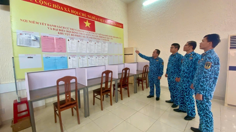 Trung đoàn 196 kiểm tra công tác chuẩn bị bầu cử tại khu vực bầu cử số 25