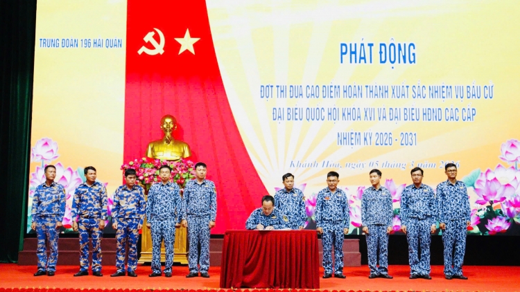 Trung đoàn Tàu ngầm 196 Hải quân thi đua cao điểm hướng tới ngày bầu cử