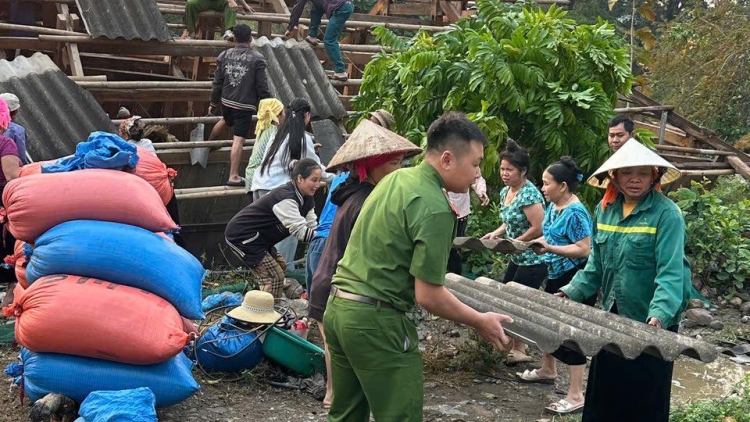 Sơn La khẩn trương hỗ trợ người dân khắc phục hậu quả do dông lốc 