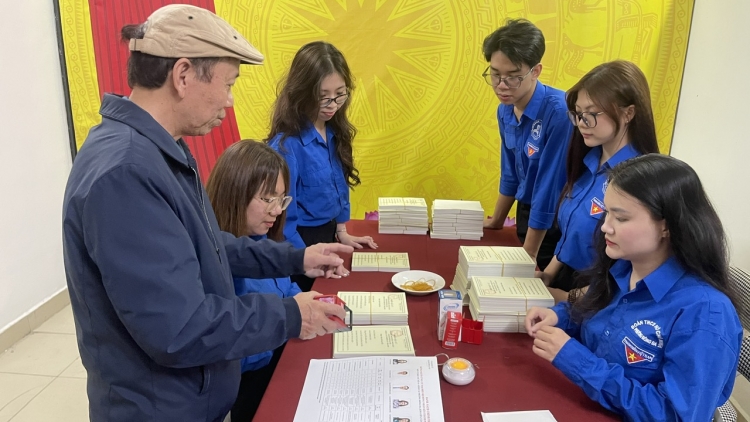 Tuổi trẻ Thủ đô tham gia hỗ trợ công tác bầu cử