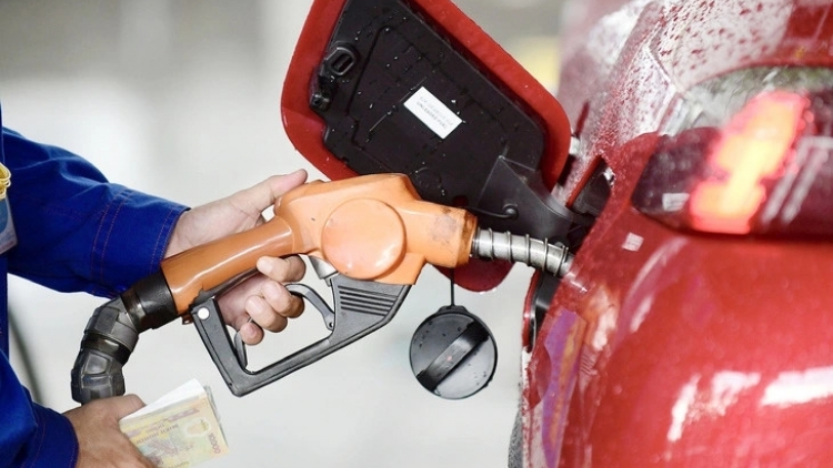 Nỗ lực bình ổn giá và không gián đoạn cung ứng xăng dầu, đảm bảo đáp ứng nhu cầu của xã hội