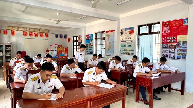 Trung đoàn 196 kiểm tra, đánh giá thực chất trình độ huấn luyện lực lượng tàu ngầm