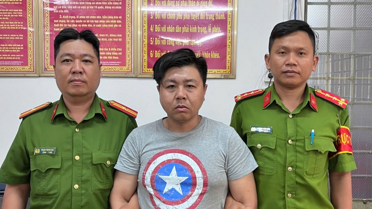 Bắt khẩn cấp tài xế xe ôm gây rối trước cổng sân bay Tân Sơn Nhất