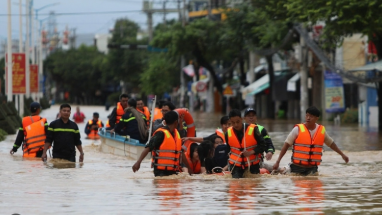9 GIỜ VÀO TÂM LŨ