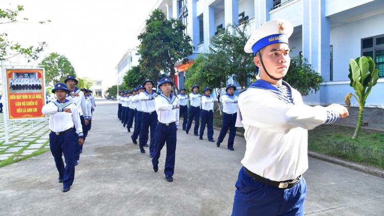Chiến sĩ mới Vùng 2 Hải quân vững vàng từ những ngày đầu quân ngũ