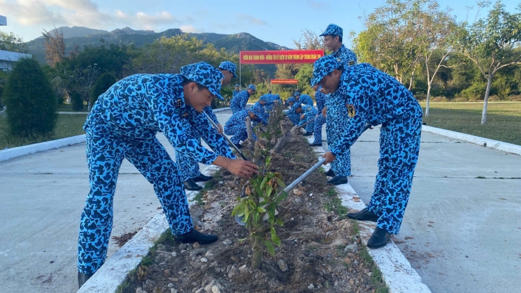 Phát huy vai trò xung kích của tuổi trẻ Trung đoàn 196 Hải quân qua công trình “Đường Mai”