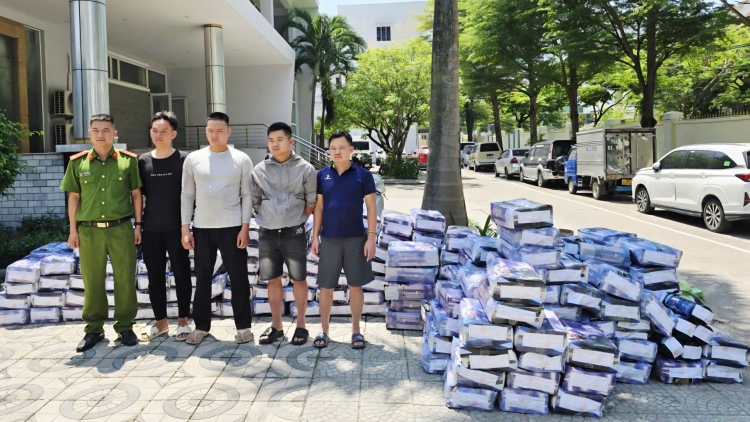 Đà Nẵng triệt phá 2 vụ buôn bán hàng cấm là "khí cười", thu giữ hơn 800 bình N₂O