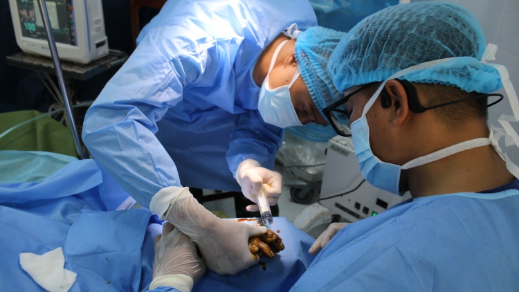 Bệnh xá đảo Song Tử Tây, Đặc khu Trường Sa cấp cứu ngư dân bị tai nạn lao động