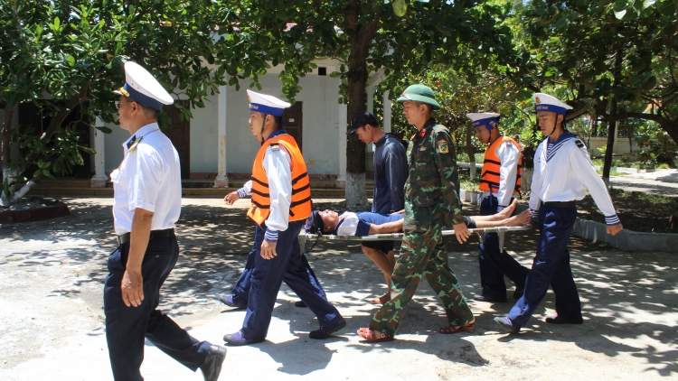 Bệnh xá đảo Song Tử Tây cấp cứu kịp thời ngư dân bị giảm áp do lặn sâu