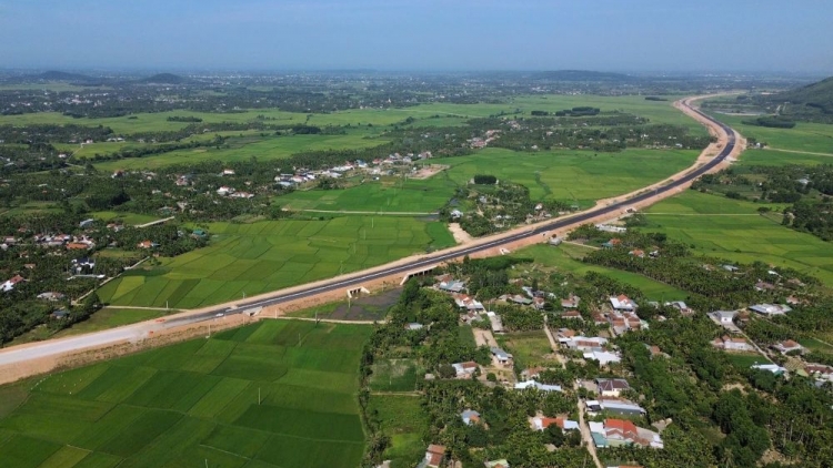 Ngành Xây dựng đẩy mạnh phân cấp, hợp tác phát triển hạ tầng