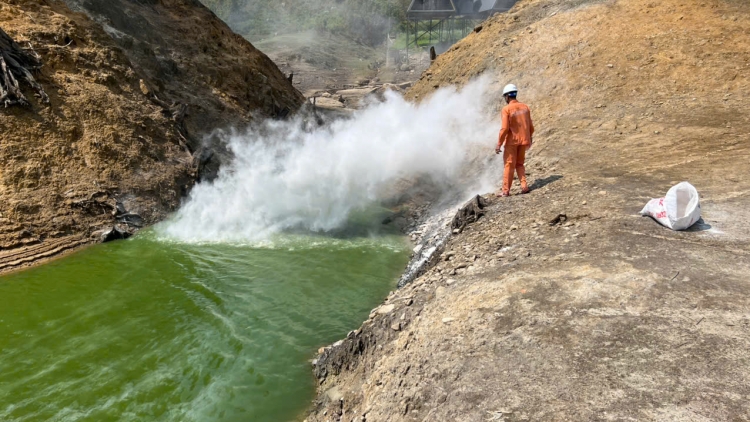 Chung tay “giải cứu” hồ nhân tạo cao nhất Việt Nam