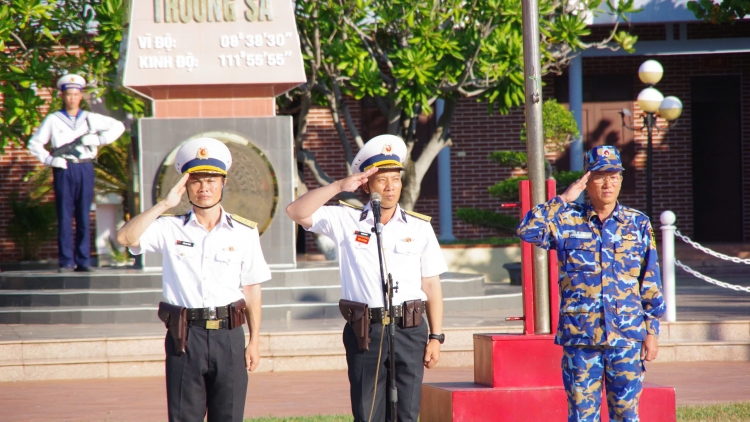 Đảo Trường Sa giữ vững nền nếp sẵn sàng chiến đấu, xây dựng đơn vị “mẫu mực, tiêu biểu”