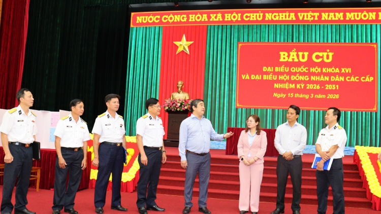 Kiểm tra công tác chuẩn bị bầu cử tại điểm bầu cử Học viện Hải quân