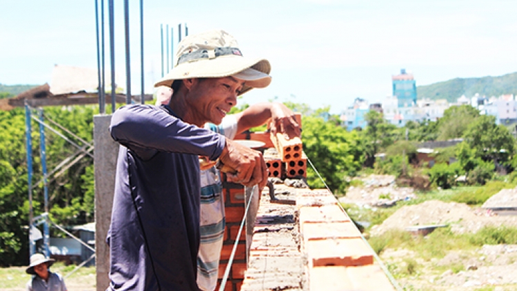 Để bảo hiểm tai nạn lao động bao phủ khu vực làm việc không theo hợp đồng lao động