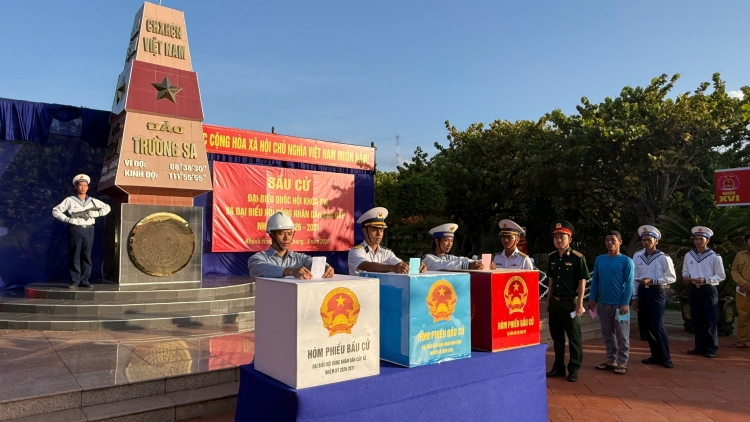 Cử tri Trường Sa cùng cử tri cả nước tham gia “Ngày hội non sông”